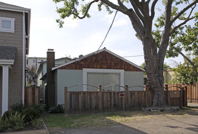 85 Oakwood Dr in Redwood City, CA - Foto de edificio - Building Photo