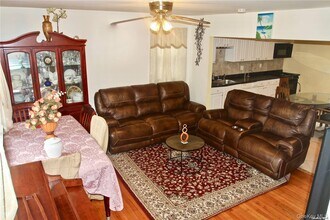 117 Blydenburgh Ave in Smithtown, NY - Building Photo - Building Photo