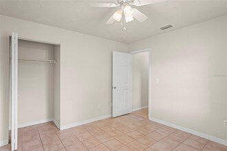4932 Hi Vista Cir in Tampa, FL - Building Photo - Building Photo
