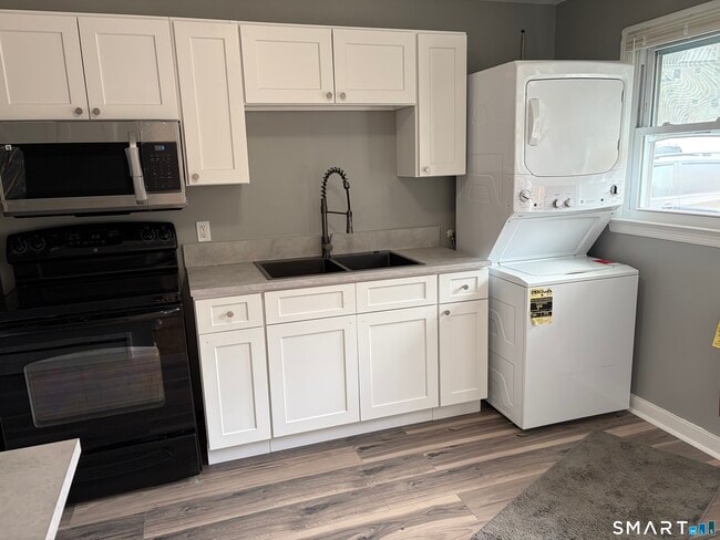 28 Cross St in Westport, CT - Building Photo - Building Photo