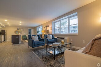 1616 W Bender Rd, Unit 122 in Glendale, WI - Foto de edificio - Building Photo