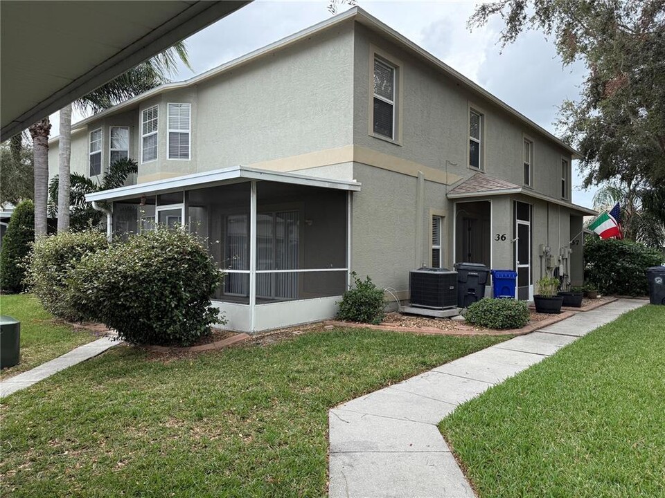 36 Emerald Bay Dr in Oldsmar, FL - Building Photo