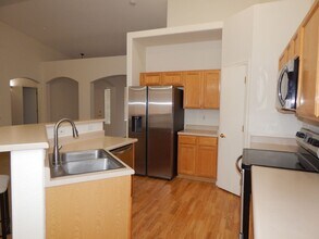 8942 N Upper Bluffs Dr in Tucson, AZ - Building Photo - Building Photo