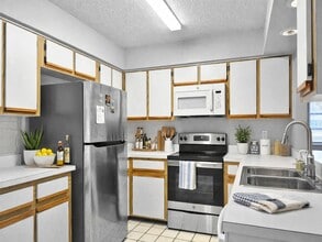 2044 Finland Dr in Spring Hill, FL - Building Photo - Building Photo