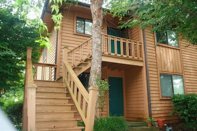 581 Courtwood Ln in Hendersonville, NC - Building Photo - Building Photo