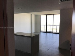 1600 NE 1st Ave, Unit 2217 in Miami, FL - Foto de edificio - Building Photo
