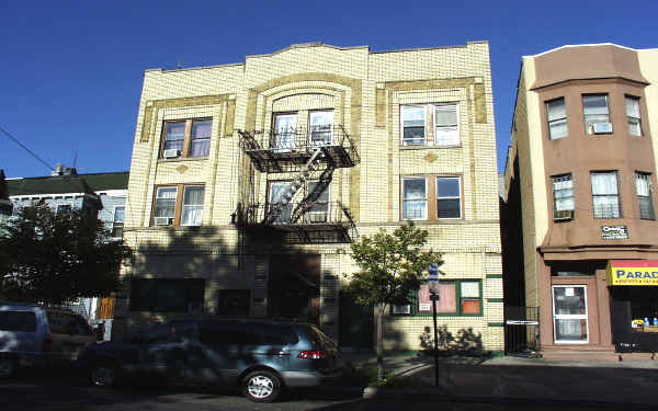 4621-4623 Broadway in Union City, NJ - Building Photo - Building Photo