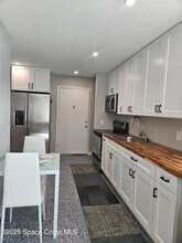 390 W Cocoa Beach Causeway, Unit 30-4 in Cocoa Beach, FL - Building Photo - Building Photo