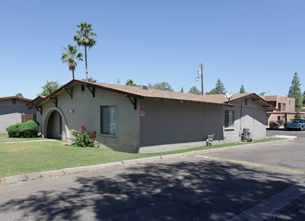 Town Lake Apartments in Tempe, AZ - Building Photo