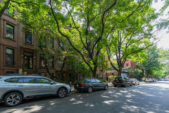 162 Prospect Pl in Brooklyn, NY - Foto de edificio - Building Photo