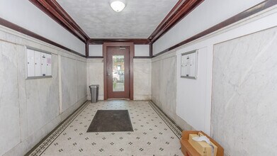 5121 S Ingleside Ave in Chicago, IL - Building Photo - Building Photo