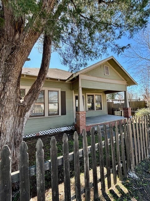 211 E Phillips St