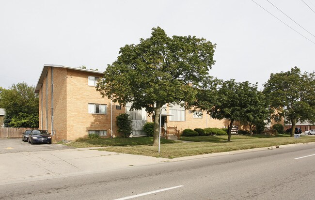 The Elmhurst Apartments in Lansing, MI - Building Photo - Building Photo