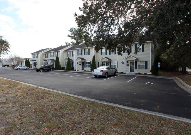 Oak Lane Apartments in Morehead City, NC - Building Photo - Building Photo