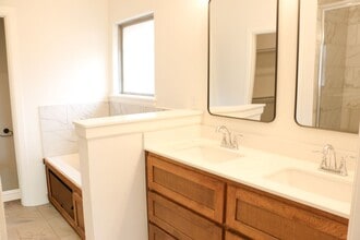 625 Honey Spgs in Shawnee, OK - Building Photo - Building Photo