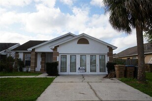 205 Indian Point Cir in Kissimmee, FL - Building Photo