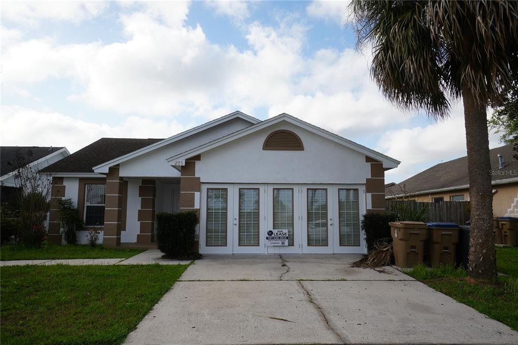 205 Indian Point Cir in Kissimmee, FL - Building Photo