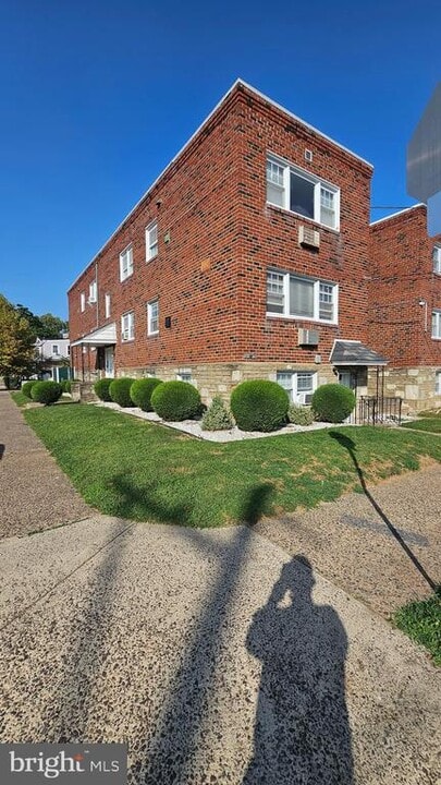 529-31 McKinley St in Philadelphia, PA - Building Photo