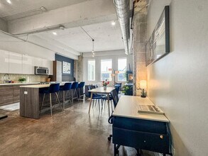 555 Evergreen St in Dallas, TX - Building Photo - Building Photo