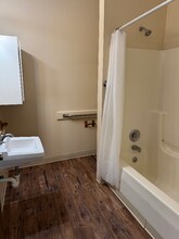 724 Fulton St W, Unit Apt 3 in Grand Rapids, MI - Building Photo - Building Photo