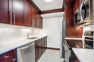 566 Commonwealth Ave in Boston, MA - Building Photo - Building Photo