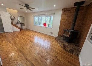 54 Camden Pl in New Hyde Park, NY - Building Photo - Building Photo
