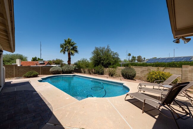 802 E Caribbean Ln in Phoenix, AZ - Building Photo - Building Photo
