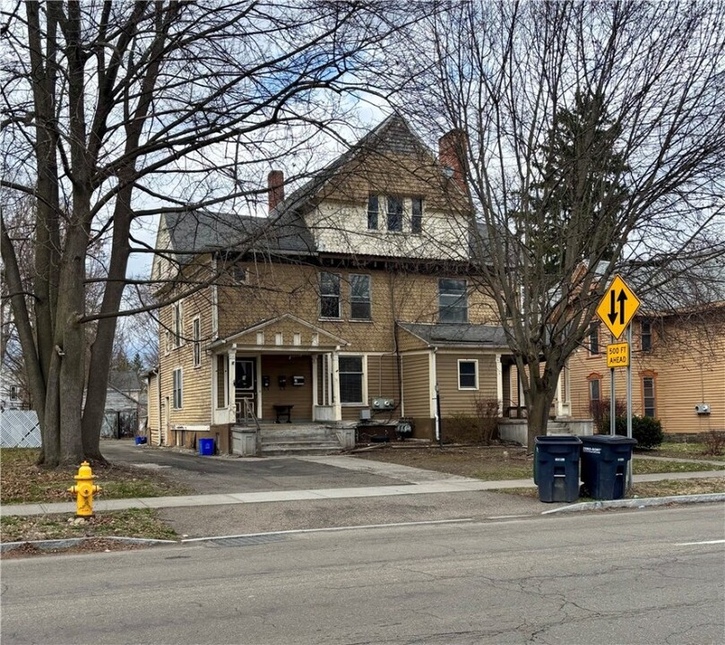 718 W Water St in Elmira, NY - Building Photo