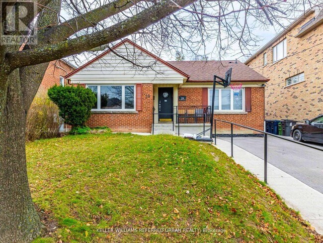 29 Brookview Dr in Toronto, ON - Building Photo - Building Photo
