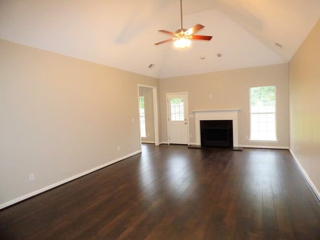 951 Savannah Ln in Calera, AL - Building Photo - Building Photo