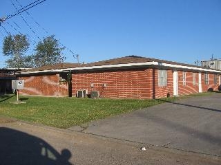 1001 McDonald Dr in Lake Charles, LA - Foto de edificio