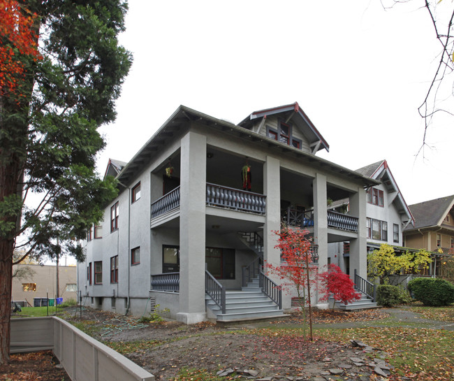 1540 SE Ladd Ave in Portland, OR - Foto de edificio - Building Photo