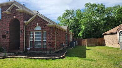 420 Misty Ln in Lewisville, TX - Foto de edificio - Building Photo