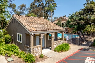 Villa Toscana in La Jolla, CA - Foto de edificio - Building Photo
