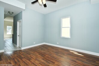9011 S Brandon Ave in Chicago, IL - Building Photo - Building Photo