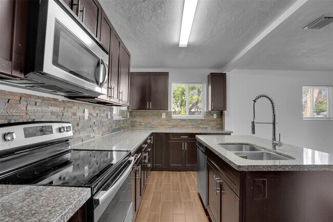 510 N 69th Ave in Hollywood, FL - Foto de edificio - Building Photo