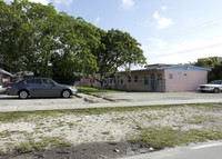 585-595 NE 139th St in North Miami, FL - Building Photo - Building Photo