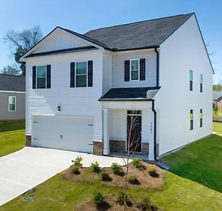 11992 Conrad Cir in Hampton, GA - Building Photo