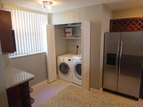 115 Lake Emerald Dr in Oakland Park, FL - Building Photo - Building Photo