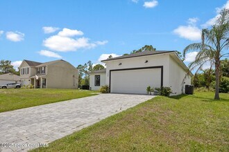 700 Cornelia Ave SE in Palm Bay, FL - Foto de edificio - Building Photo