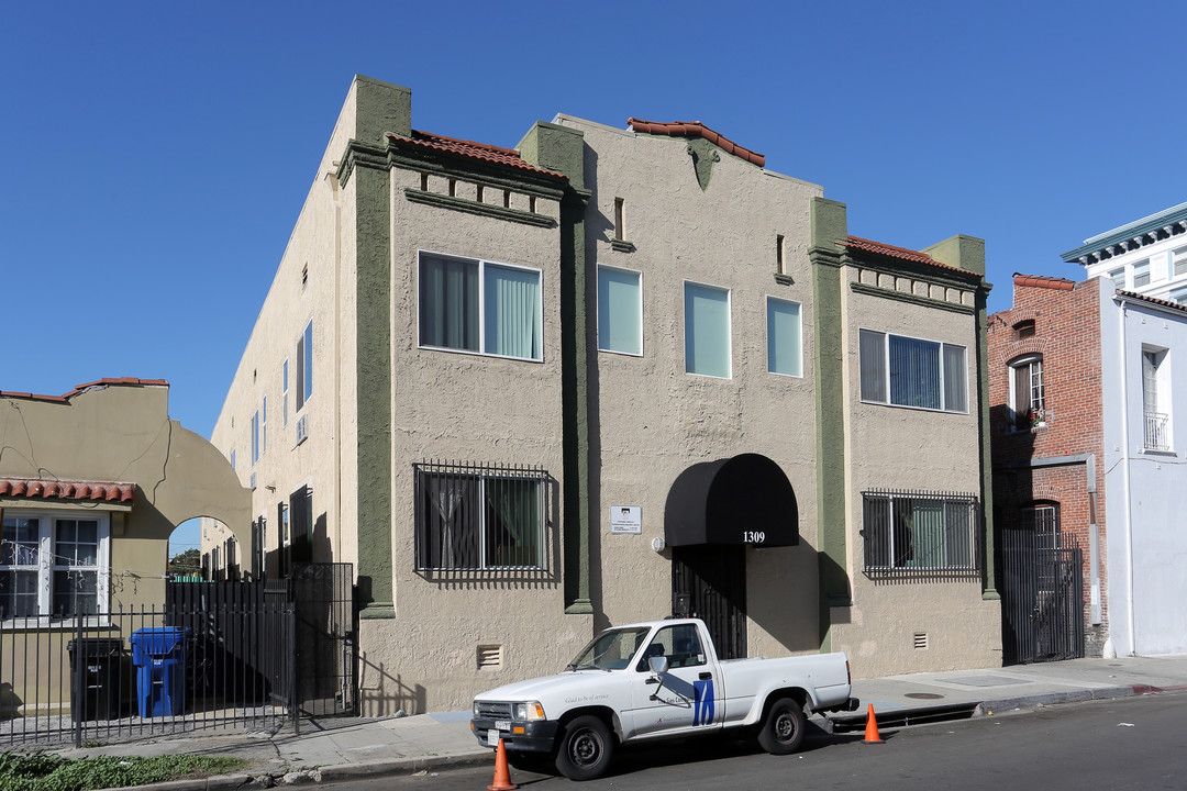 Second Avenue Apartments in Los Angeles, CA - Foto de edificio