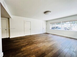 1001 Bay Dr in Miami Beach, FL - Building Photo - Building Photo