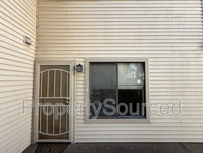700 McCoy Ct in Lodi, CA - Foto de edificio - Building Photo