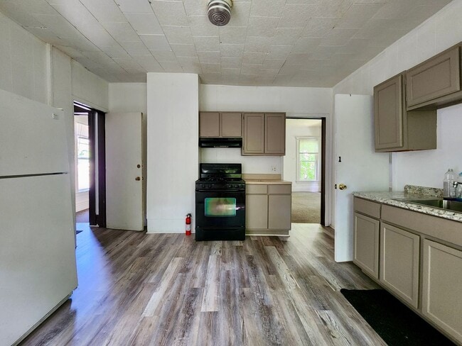 property at 4 Stanley St