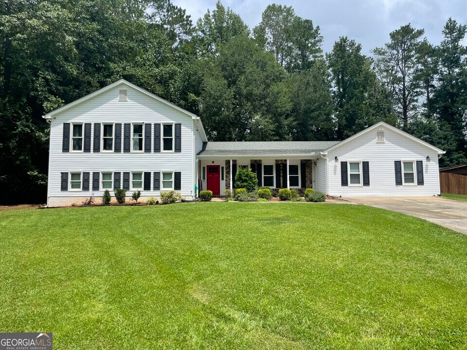 303 Broken Bit Way in Peachtree City, GA - Building Photo