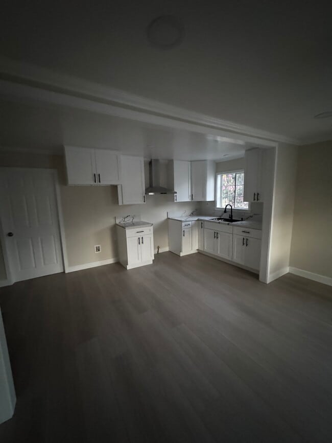 property at 1424 S McDonnell Ave