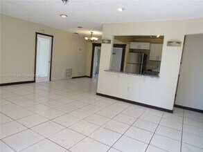 7913 Ramona St in Miramar, FL - Building Photo - Building Photo