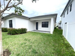 4506 SW 174th Ave in Miramar, FL - Foto de edificio - Building Photo