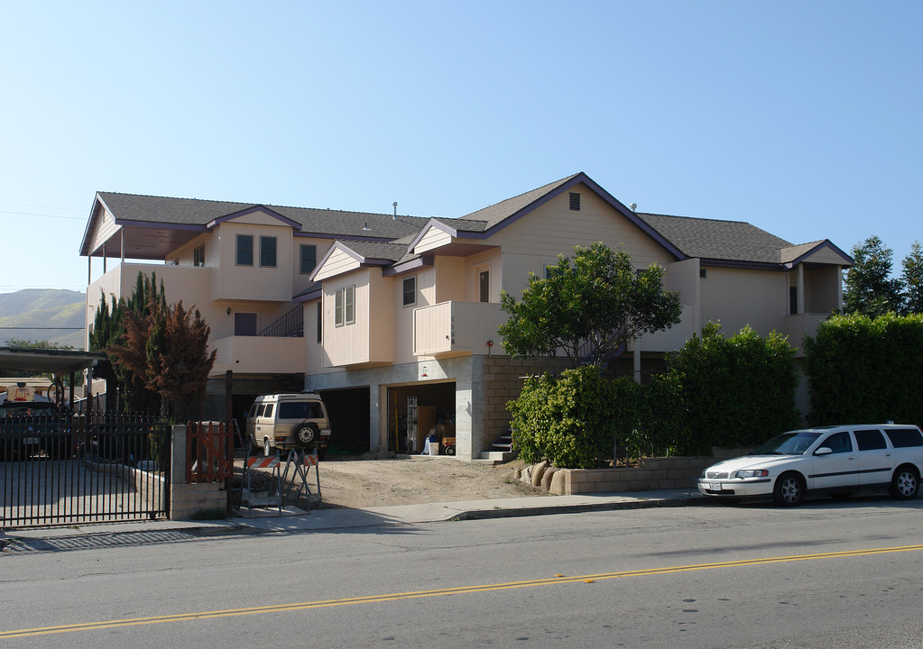 1155 N Olive St in Ventura, CA - Building Photo