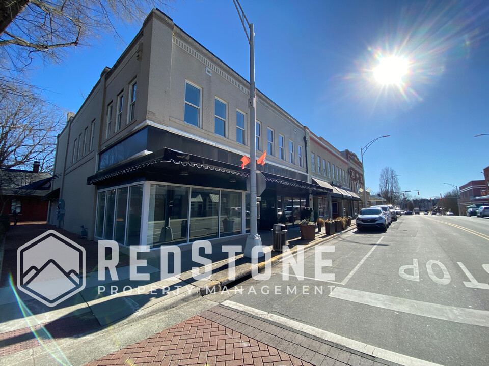 102 E Front St in Burlington, NC - Building Photo